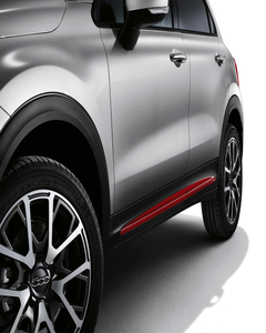 Finitions latérales rouges pour portes de Fiat 500X